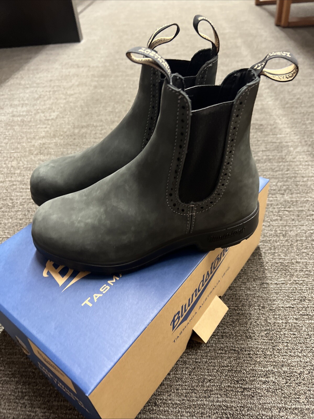 Blundstone 1630 Rustic Black Chelsea Boots Unisex Size 7.5W 5.5M-image