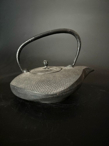 ANCIENNE THEIERE EN FONTE JAPONAISE - Picture 2 of 4