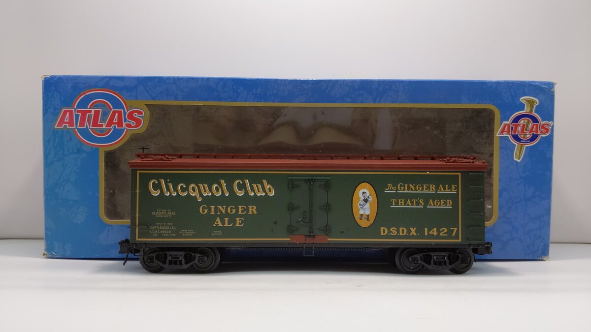 Atlas 8195 O Gauge Cliquot Club Woodsided Refrigerator Car #1427 (3-Rail) LN/Box - Picture 1 of 5