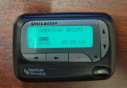 Sistema de pitido buscapersonas American Messaging Unication con soporte para base con clip para cinturón - Imagen 3 de 4