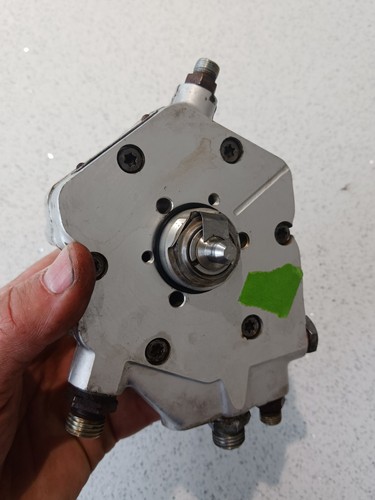 Mercedes-Benz R107 W123 W116 W460 M110 Fuel Distributor 0438100069 - Picture 3 of 11