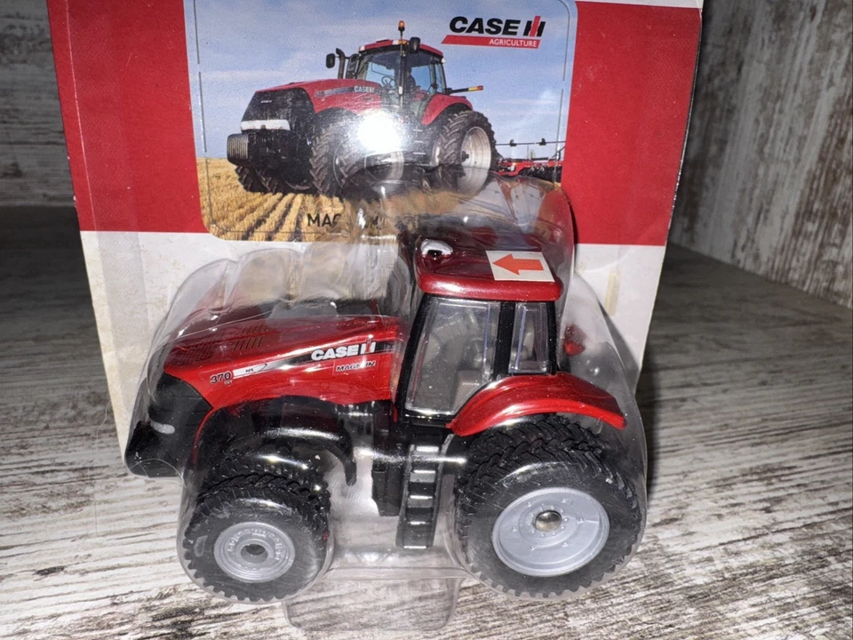 1/64 Scale Case Magnum 370 CVT Tractor With Front And Rear Duals Ertl Die-cast - Image 2 of 4