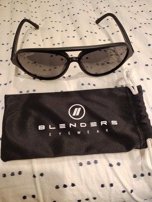 Blenders Sunglasses Skyway Magic Roy Matte Black Polarized Smoke