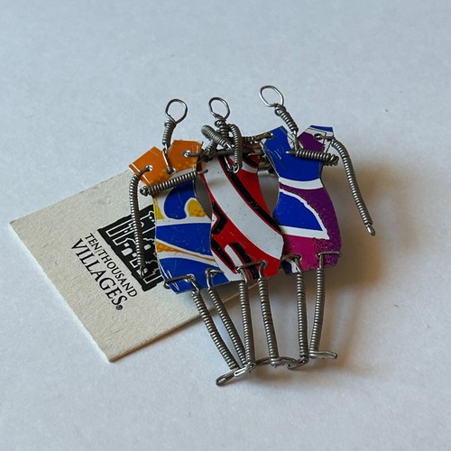 Ten Thousand Villages Brooch, 3 Women, Found Materials, Artisan Made - Picture 2 of 6