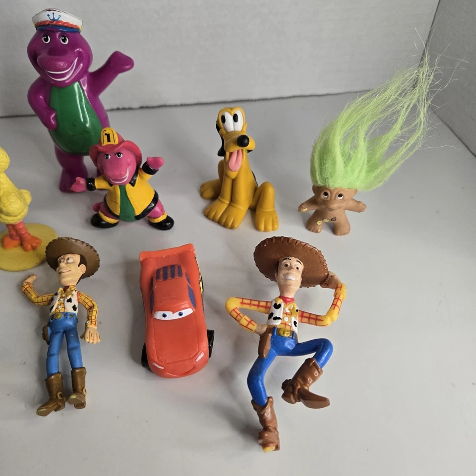 Винтажный лот из 11 пластиковых фигурок из ПВХ Barney Disney Toy Story жуки кролик смешанные - Изображение 4 из 4