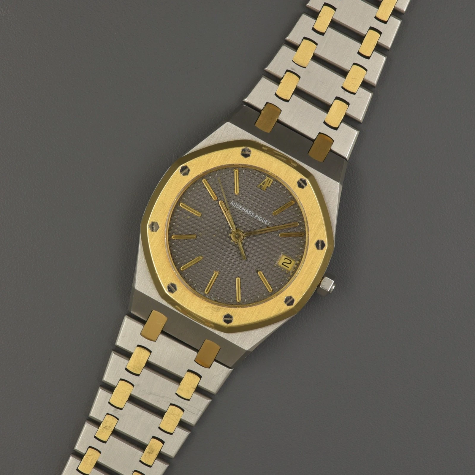Audemars Piguet — Audemars Piguet Royal Oak 6023 56023 SA Vintage Quartz 36mm Steel GOLD 80s