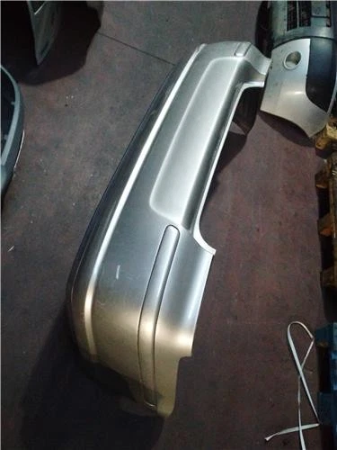 Paragolpes Trasero Toyota avensis berlina t25 22 d 4d cat 150 cv 110 kw - Imagen 2 de 2