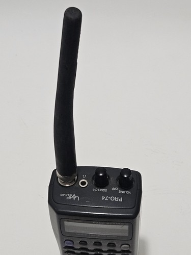 RadioShack Pro-74 Race Scanner VHF UHF Air 800MHz 100 canali palmare 20-513A - Foto 6 di 15