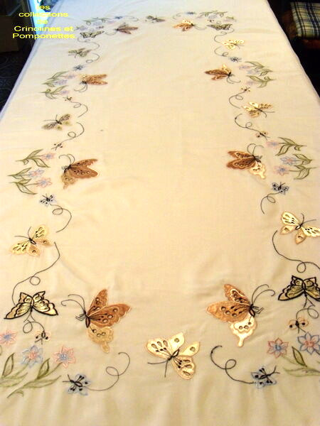 Nappe brodée rectangulaire 160x260 cm voile de polyester rideau table papillons beige