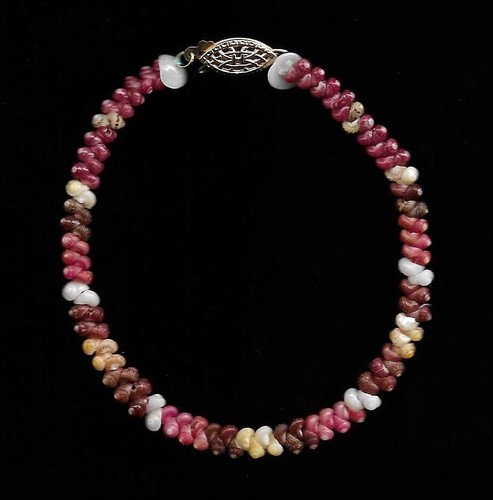 HAWAIIAN 100% NIIHAU SHELL 7 -1/2 INCH KAHELELANI BRACELET
