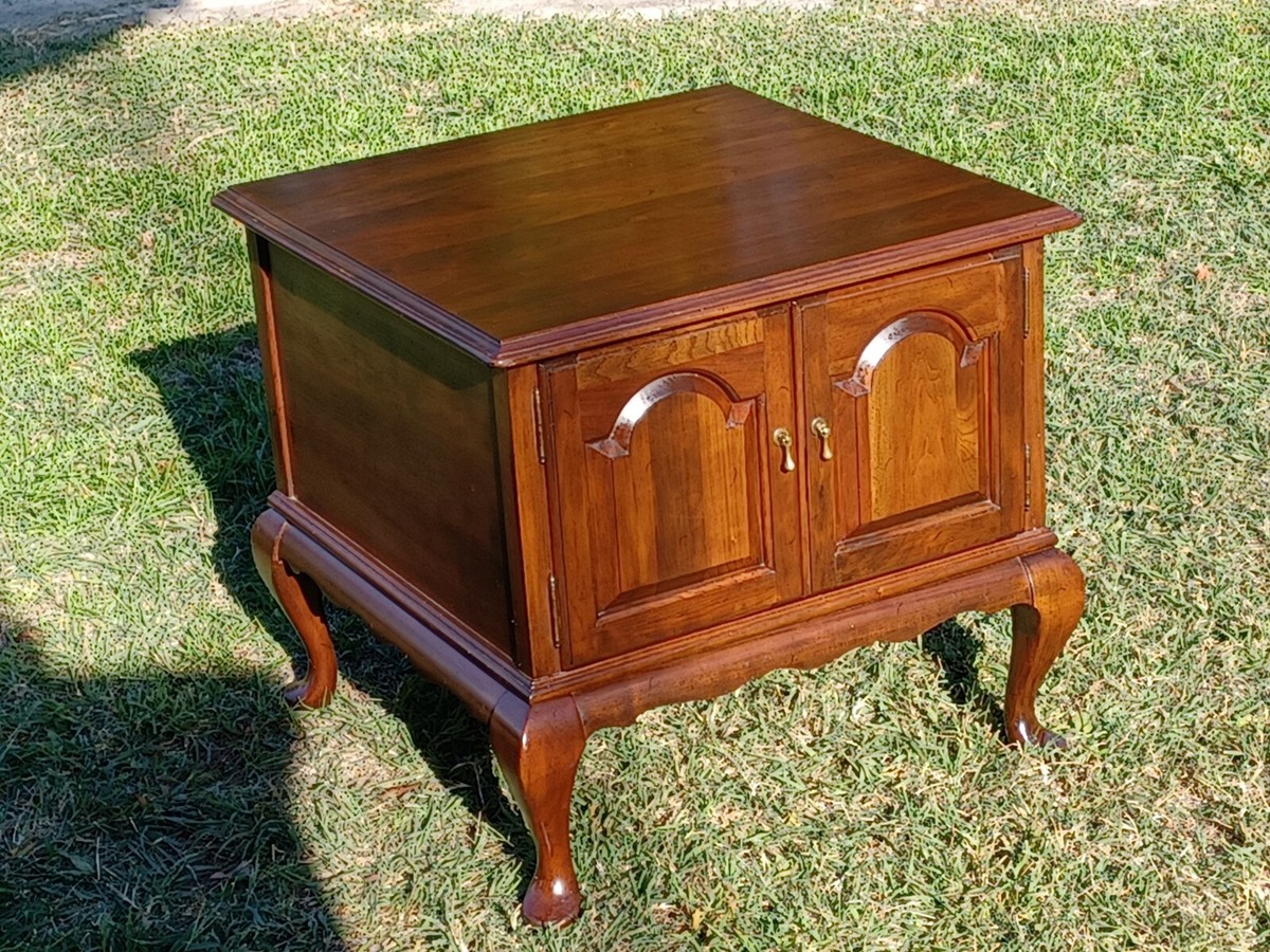 Vintage ETHAN ALLEN CHERRY 2 DOOR END TABLE NIGHTSTAND CABINET