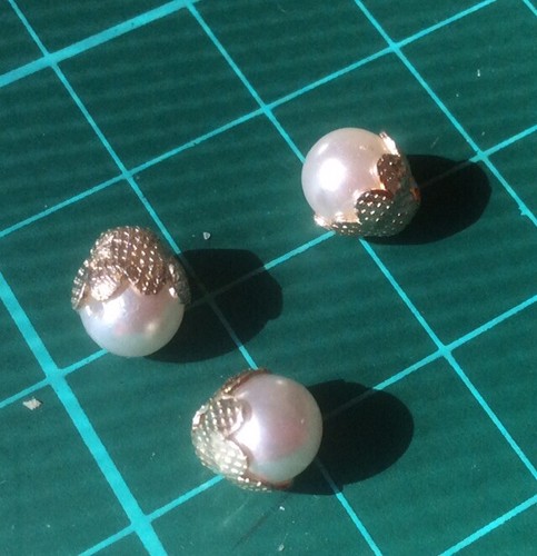 3x Pretty Tiny0.75 Cm Approx Pearl In White Metal Settingself Shanked Buttons - Picture 7 of 10