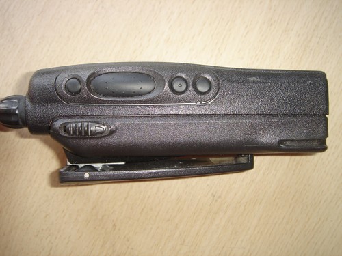 Motorola GP380 UHF 403-470MHz 255Ch c/w antenna, battery & beltclip - Zdjęcie 8 z 9