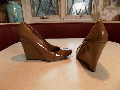EUC Jessica Simpson Classy Cash 4" Heel Wedge Pump Patent Dark Taupe brown sz 8 - 第 2/9 張圖片