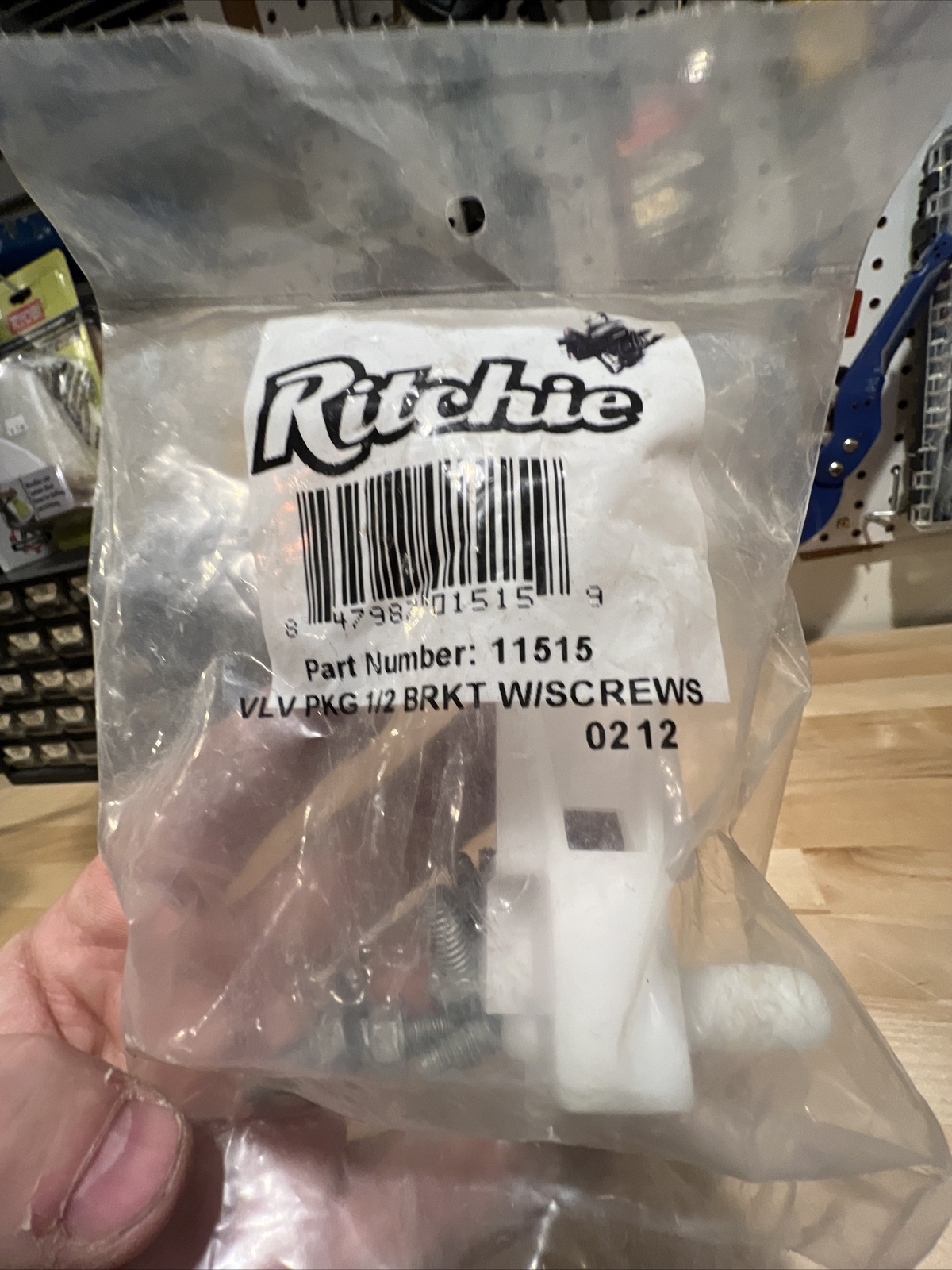 Ritchie Waterer Valve Bracket 11515 with screw package for 1/2 valve