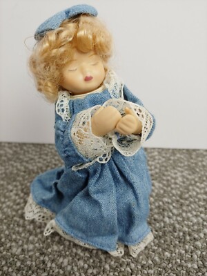 DOLK ドルク　Praying Girl Praying Girl -DOLKのグラフティアート&ポスターを販売 ー