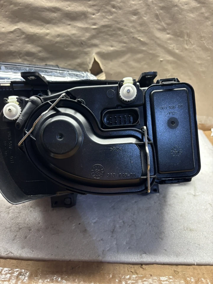 Faro carcasa humo #P50 Fit 1999-2005 Volkswagen Jetta Bora MK4 Foto 2 de 2