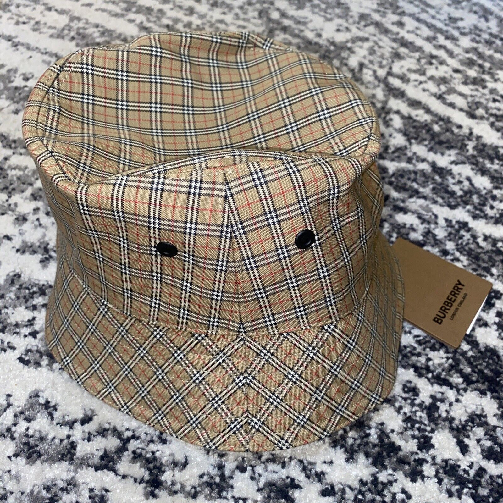 Anyone know any good sellers selling these LV hats? : r/DHgate