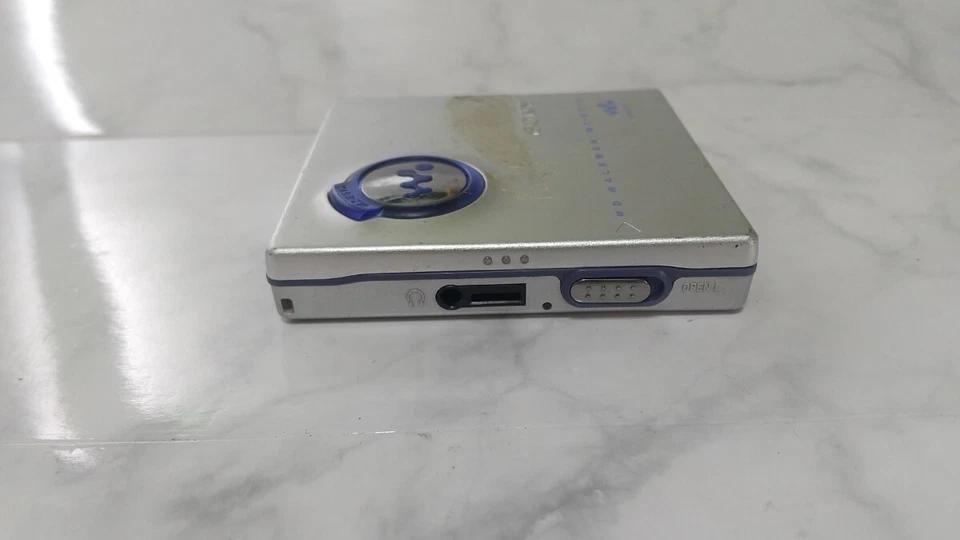 Sony MZ-E510 Minidisc MD Audio Player Walkman Silver Not Energized - Image 2 of 4