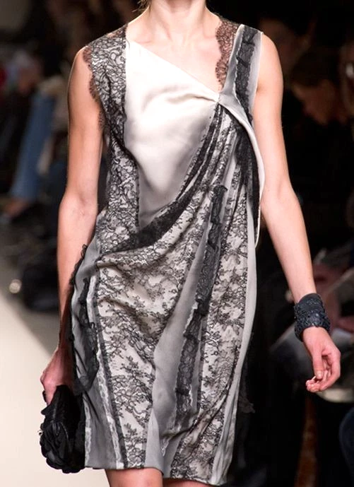 Bottega Veneta — Bottega Veneta 2011 Runway Silver & Black Lace Cocktail Dress US 4 6 / IT 42