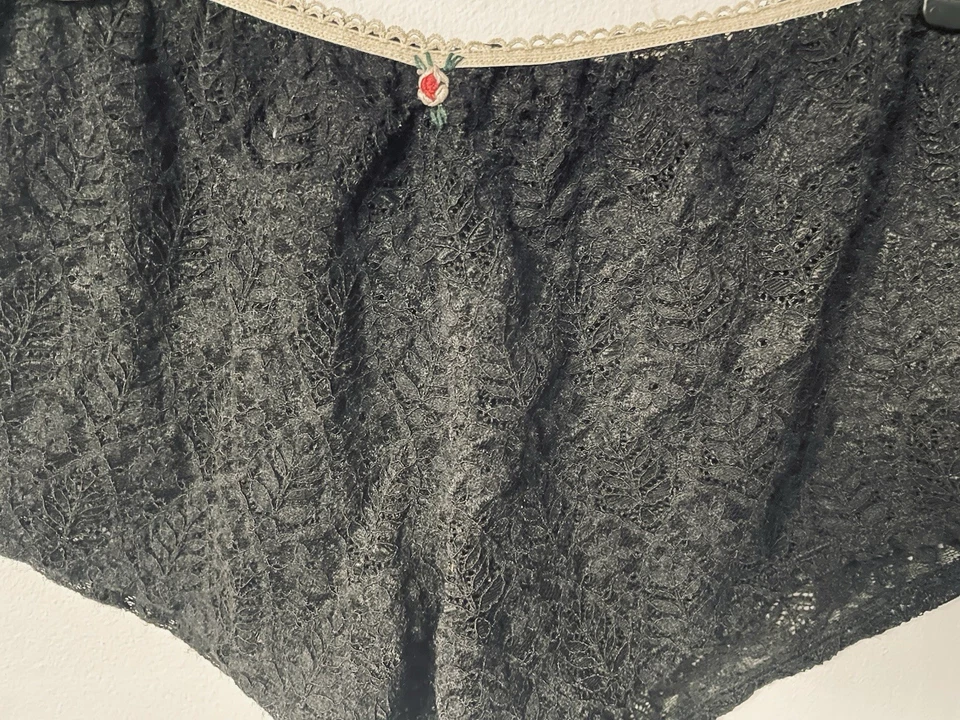 Pantalones Cortos FP One Cassia Encaje Transparente Adornados Femenino Picot Ribete Negro Talla Mediana Foto 4 de 4