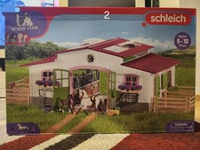 Schleich 42344 Reiterhof mit Reiterin und Pferden - Horse Club Großes Pferdestal