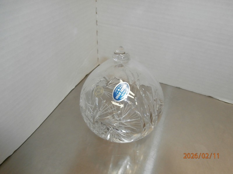 Handcut Brilia Crystal Clear Glass Ornament w/glass top for hanging -New Other