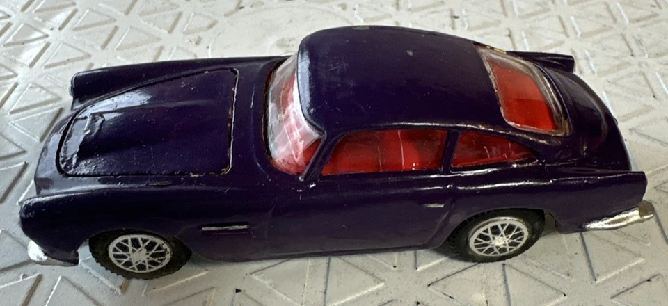 Corgi Toys #218 ASTON MARTIN DB4  Diecast Car VINTAGE Purple in Box (48Q) - Image 3 of 4