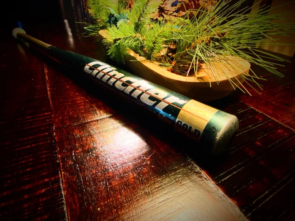 Taco de softbol ultrafino deBeer Clincher dourado CU31 34” L 26 oz 2 1/4” RARO - Imagem 4 de 4