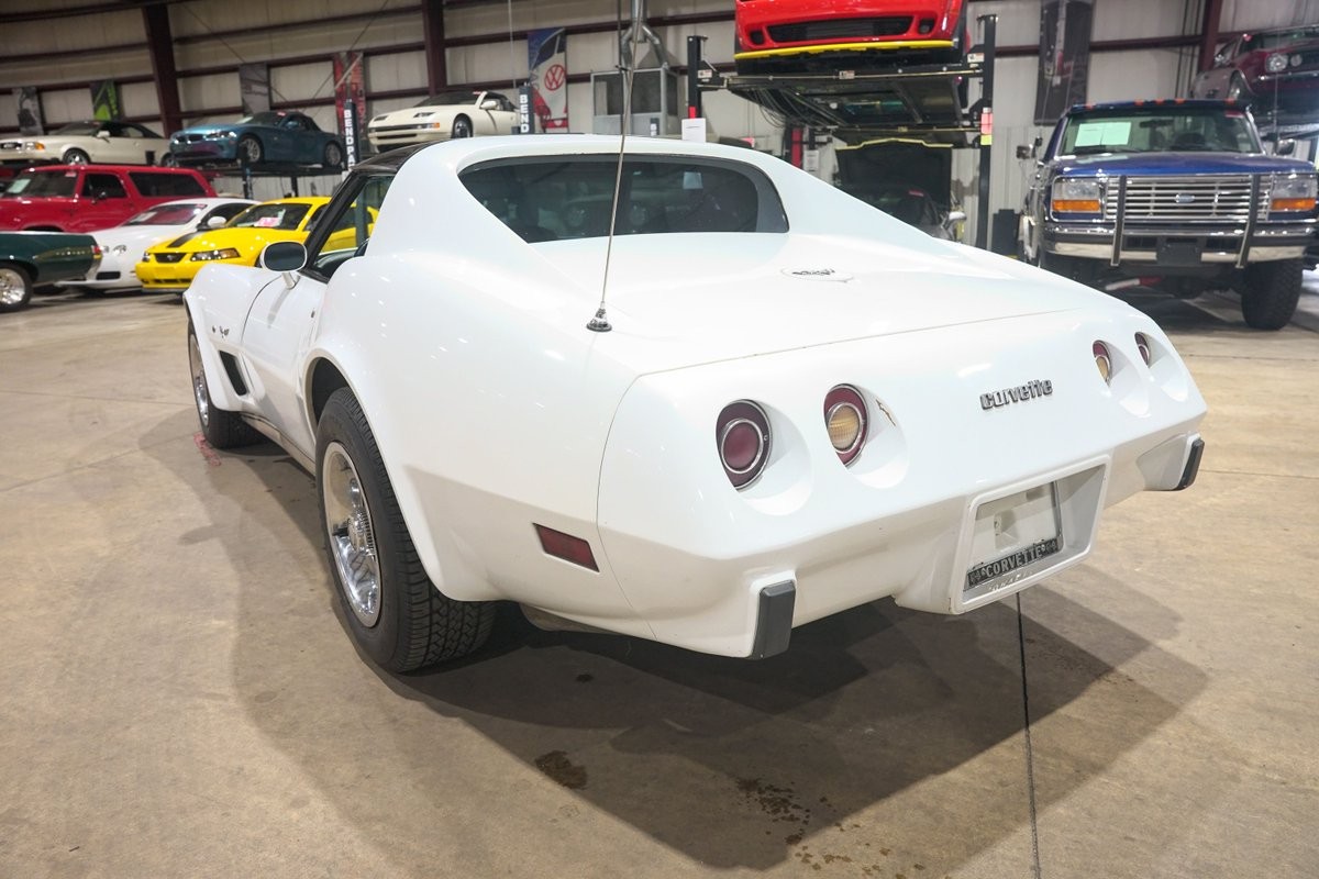 1977 White Chevrolet Corvette   | C3 Corvette Photo 6