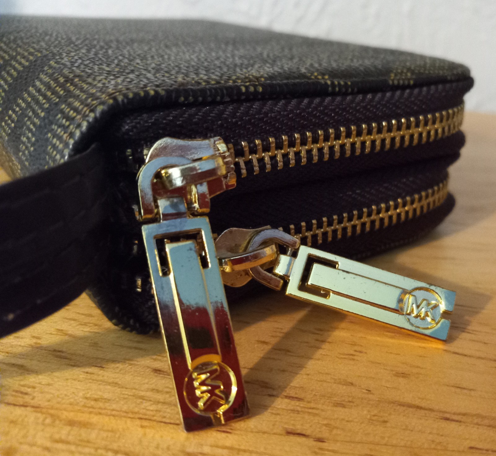 NEW Michael Kors Signature Jet Set Brown Zip Around Medium Wallet/Wristlet