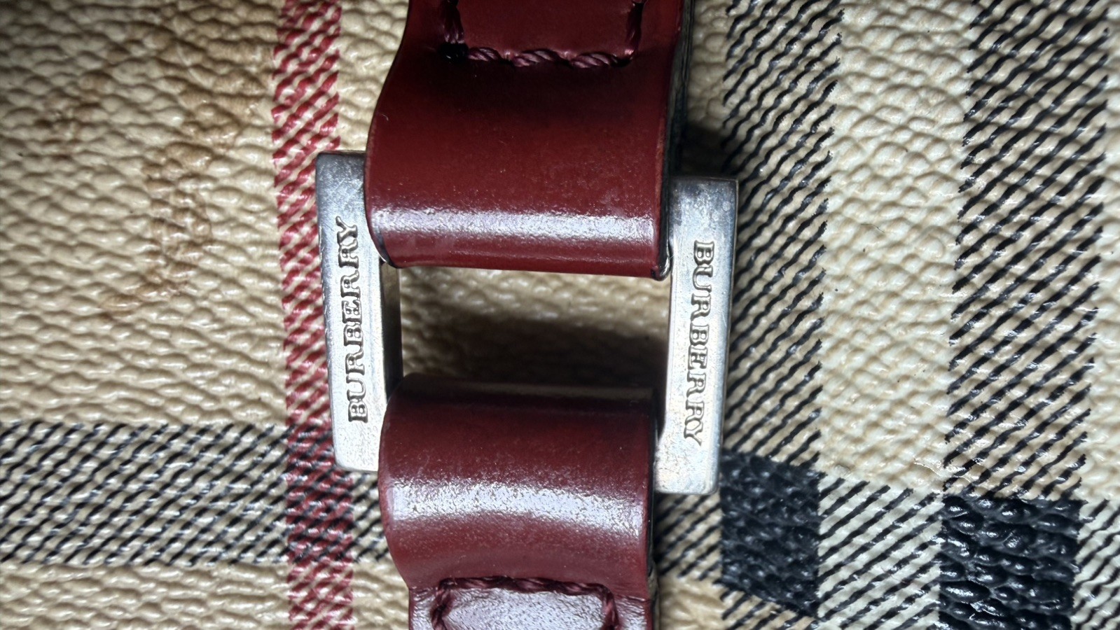 Authentic Vintage Burberry Barrel Bag – Iconic House Check with Red Leather Trim image 3