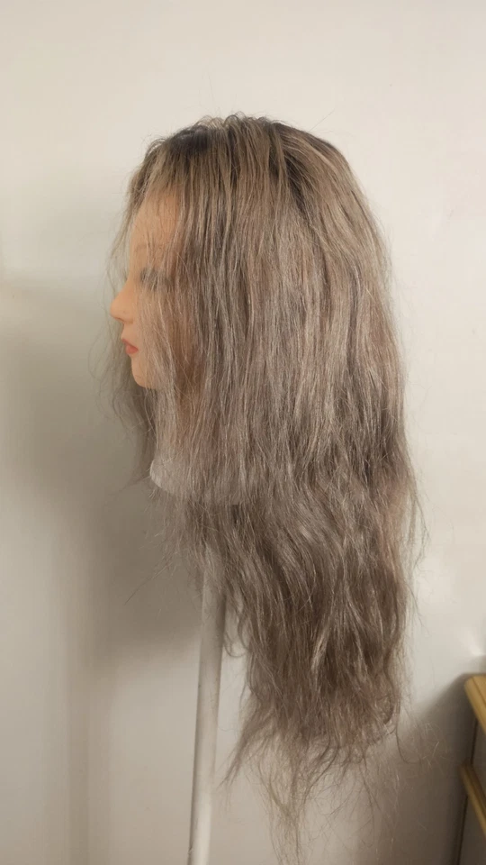 Peluca de encaje de cabello humano 100 % virgen rizada gris superior regular de alta calidad de 22 a 24"  Foto 3 de 4