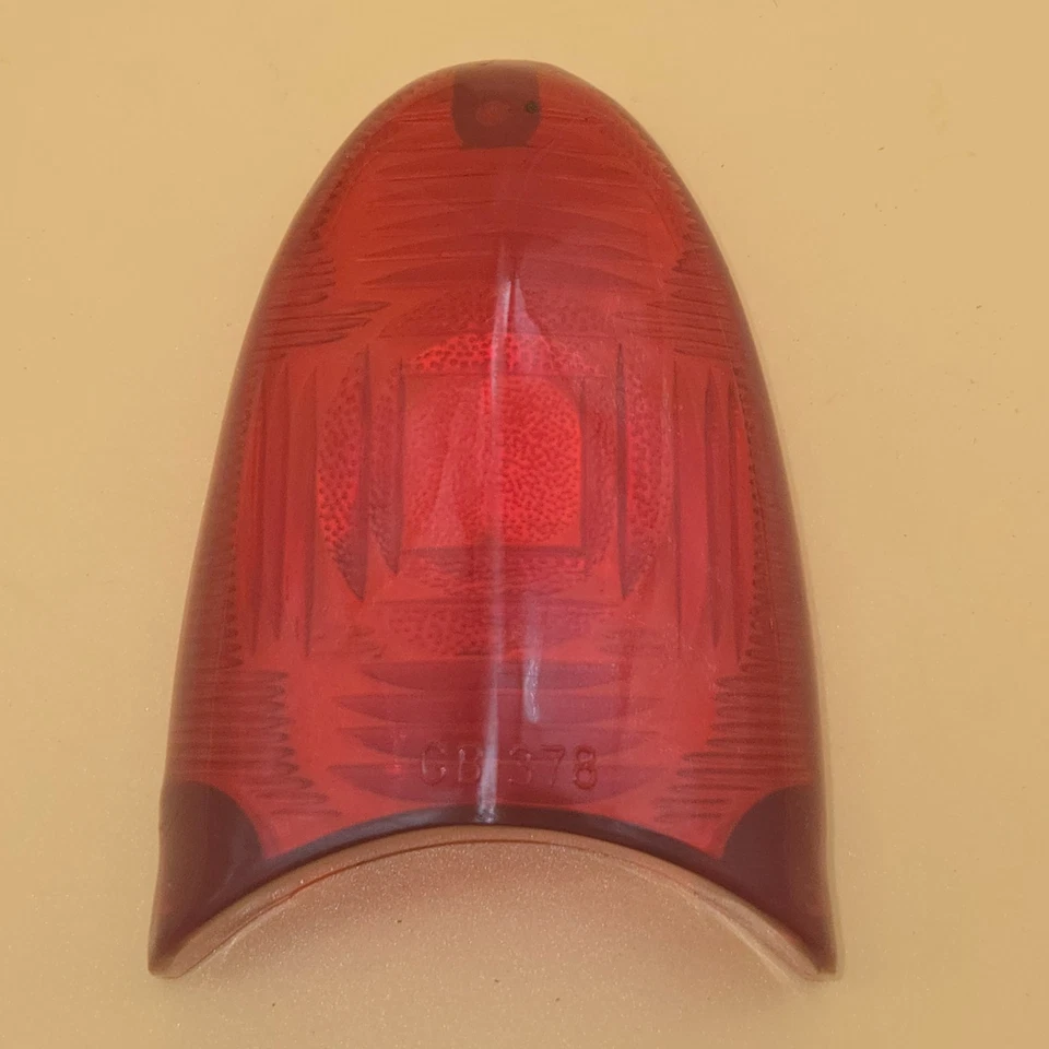 PLYMOUTH BELMONT BELVEDERE PLAZA SAVOY 1954 luz de parada y trasera lámpara lente nuevo de stock Foto 2 de 4