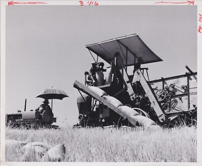 RUSSELL LEE * WHITMAN CO, WASHINGTON Tractor Drawn Combine * Classic 1941 photo