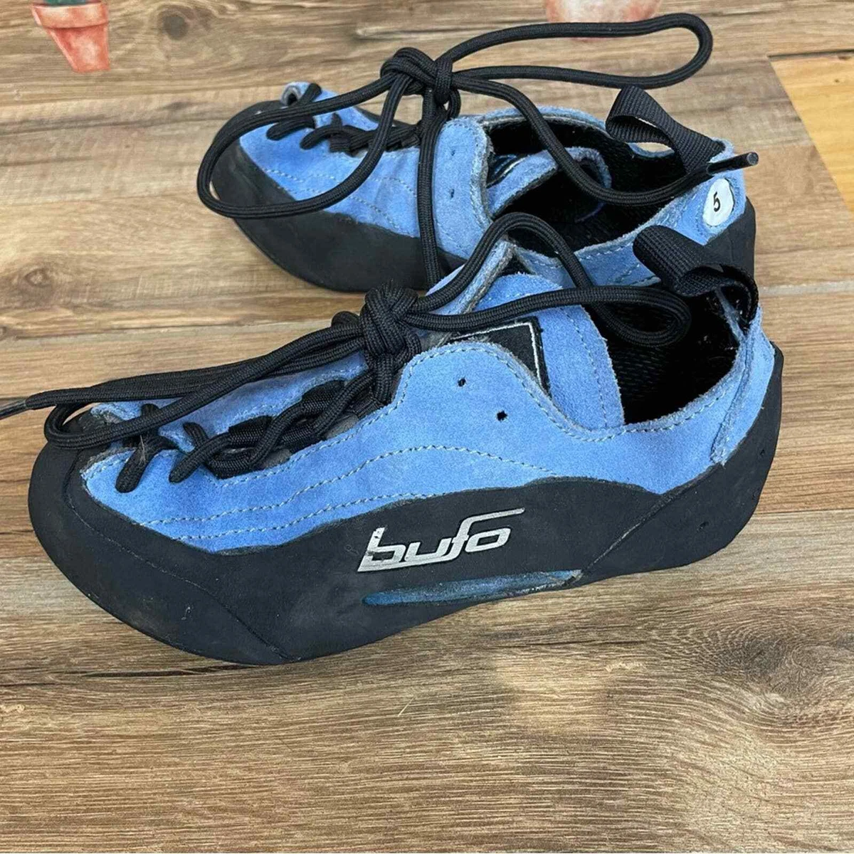 Youth climbing deals shoes