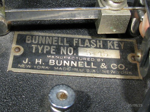 Bunnell Flash Key - Type No. 5-45 - Circa 1945 - Picture 23 of 24
