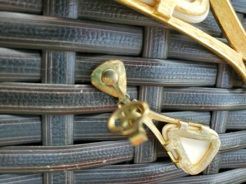 Exquisite Vintage Trifari Cream Lucite & Gold Tone Pendant & Earrings - No Chain - Bild 4 von 6