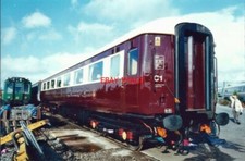 PHOTO  AN UNIDENITFIED BR MKIIF FIRST OPEN DIAGRAM 83 BUILT BY BREL (DERBY) 1973