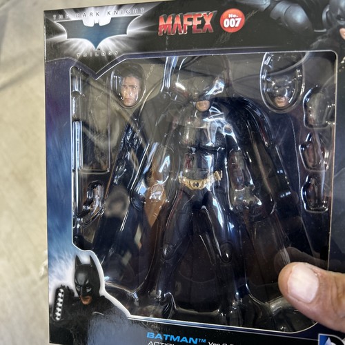 Mafex n. 007 Il Cavaliere Oscuro Trilogia Batman Ver. 2.0 - Foto 4 di 7