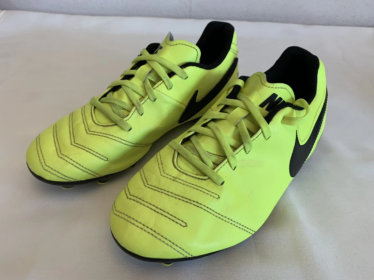 Nike tiempo football shoes deals