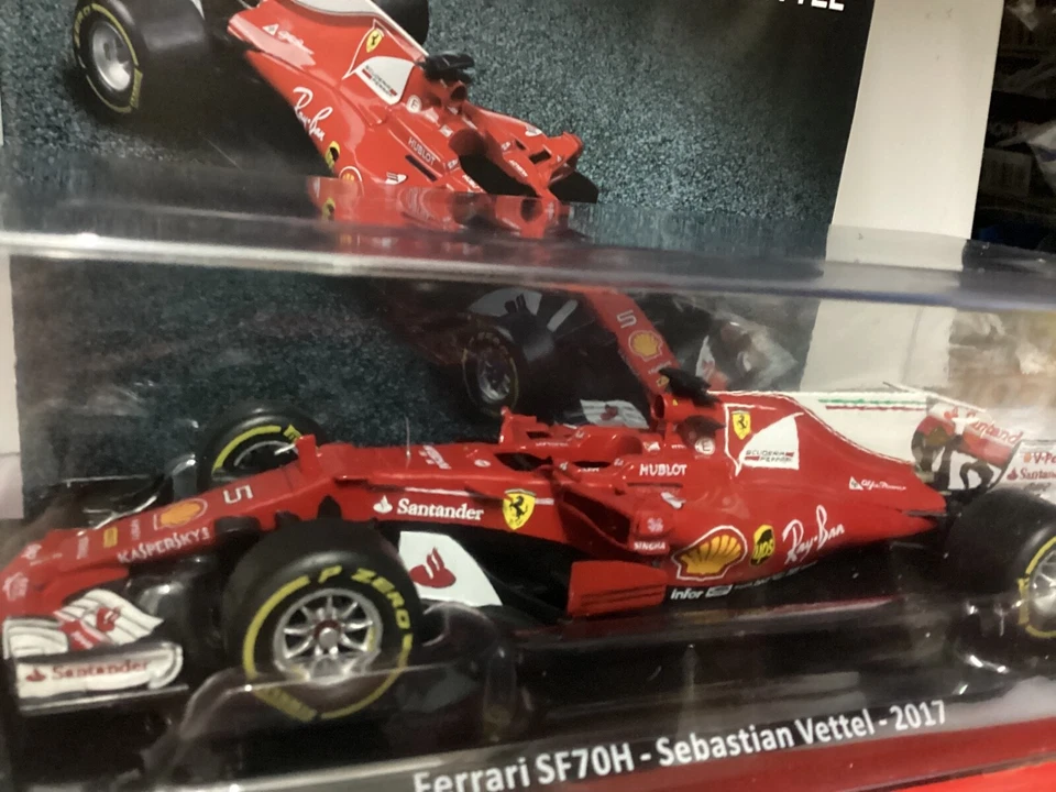 FERRARI  SF70H SEBASTIAN VETTEL 2017    1/24.  DIE CAST - Immagine 2 di 4