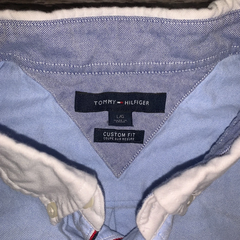 Mens Tommy Hilfiger All Over Embroidered Logo Custom Fit Button Down Shirt Sz. L - Image 3 of 4