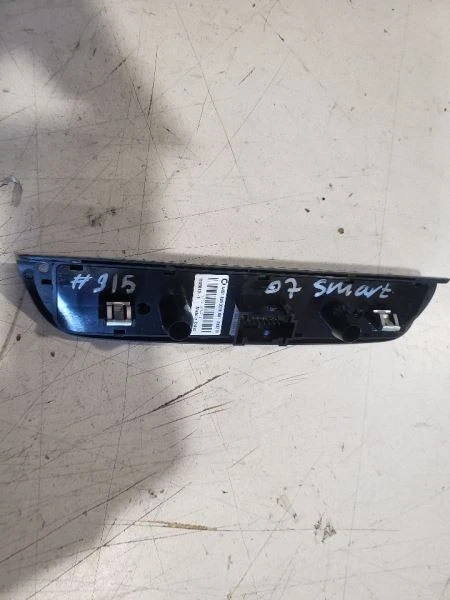 2010 SMART FORTWO C451 CPE - 仪表板上开关面板危险开关 - 原始设备制造商 — 第 2/4 张图片