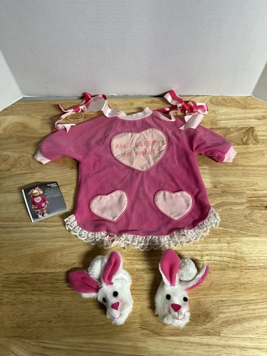1986 Playmates Talking Cricket Doll w/ Chair, 7 Books, 14 Tapes & 5 Outfits. - Picture 18 of 21