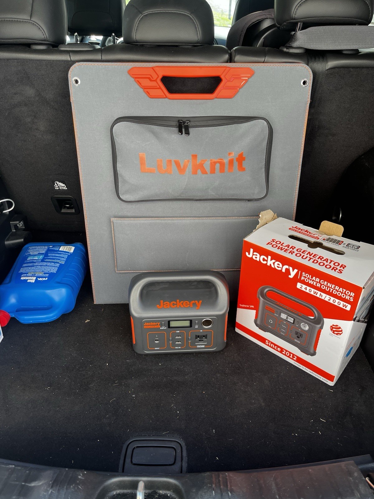 Luvknit 100 Watt Solar Charger (New)