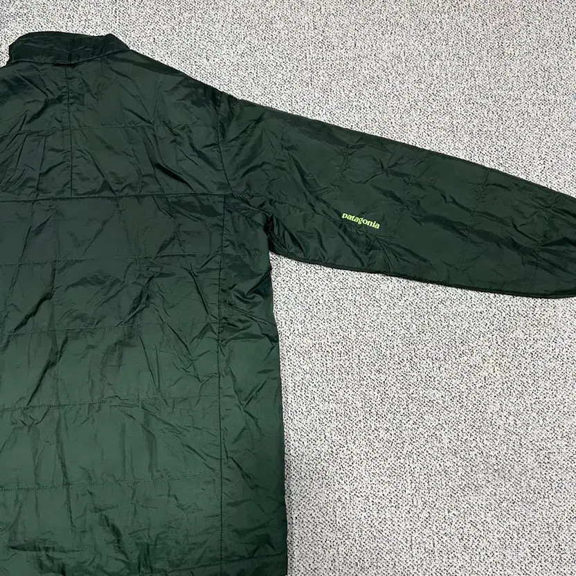 Patagonia Men's Lightweight Puffer Jacket thumbnail 4