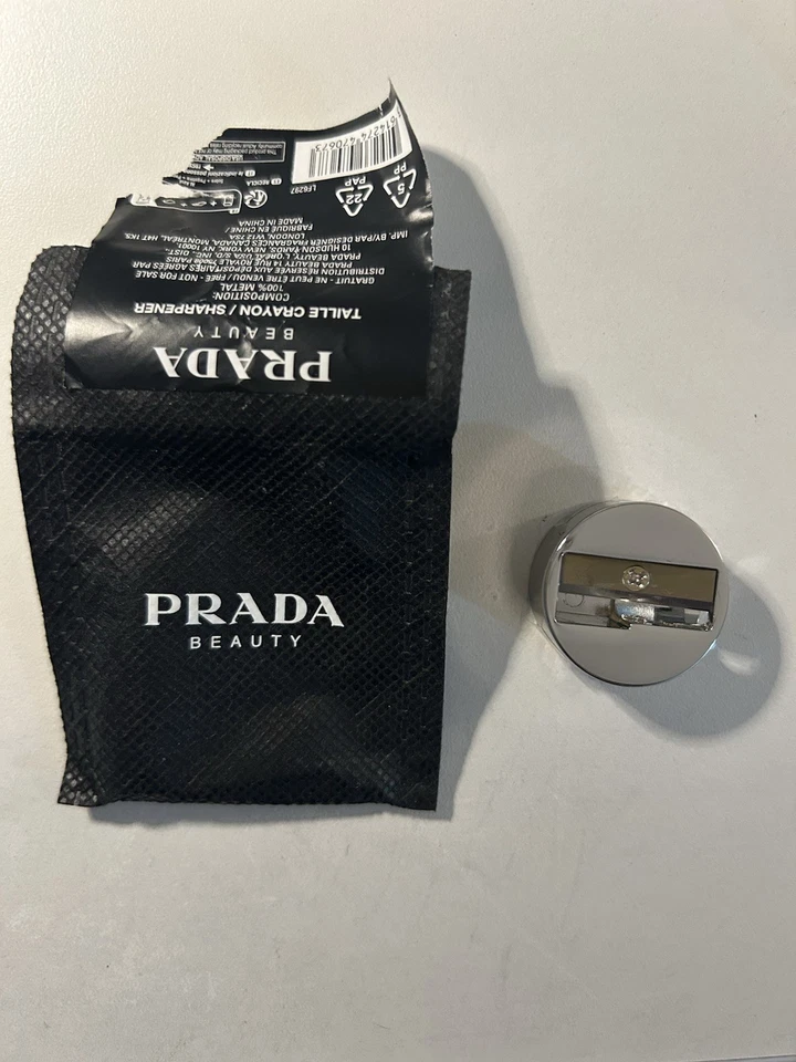 NUEVO SACAPUNTAS DE LÁPIZ PRADA BEAUTY METAL COLOR PLATA ¡ENVÍO GRATUITO! Foto 3 de 4