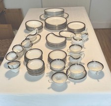 AYNSLEY  attractive  Bone China  Dinner Service. 