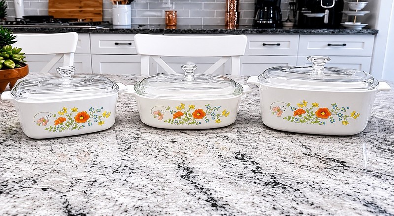 CorningWare Wildflower Vintage Pyrex Casserole Dishes Set of 3 with Lids